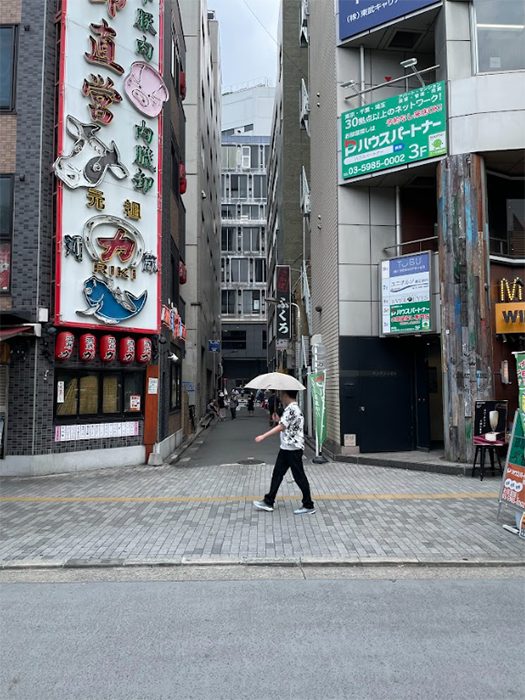 池袋西口・ふくろがある路地